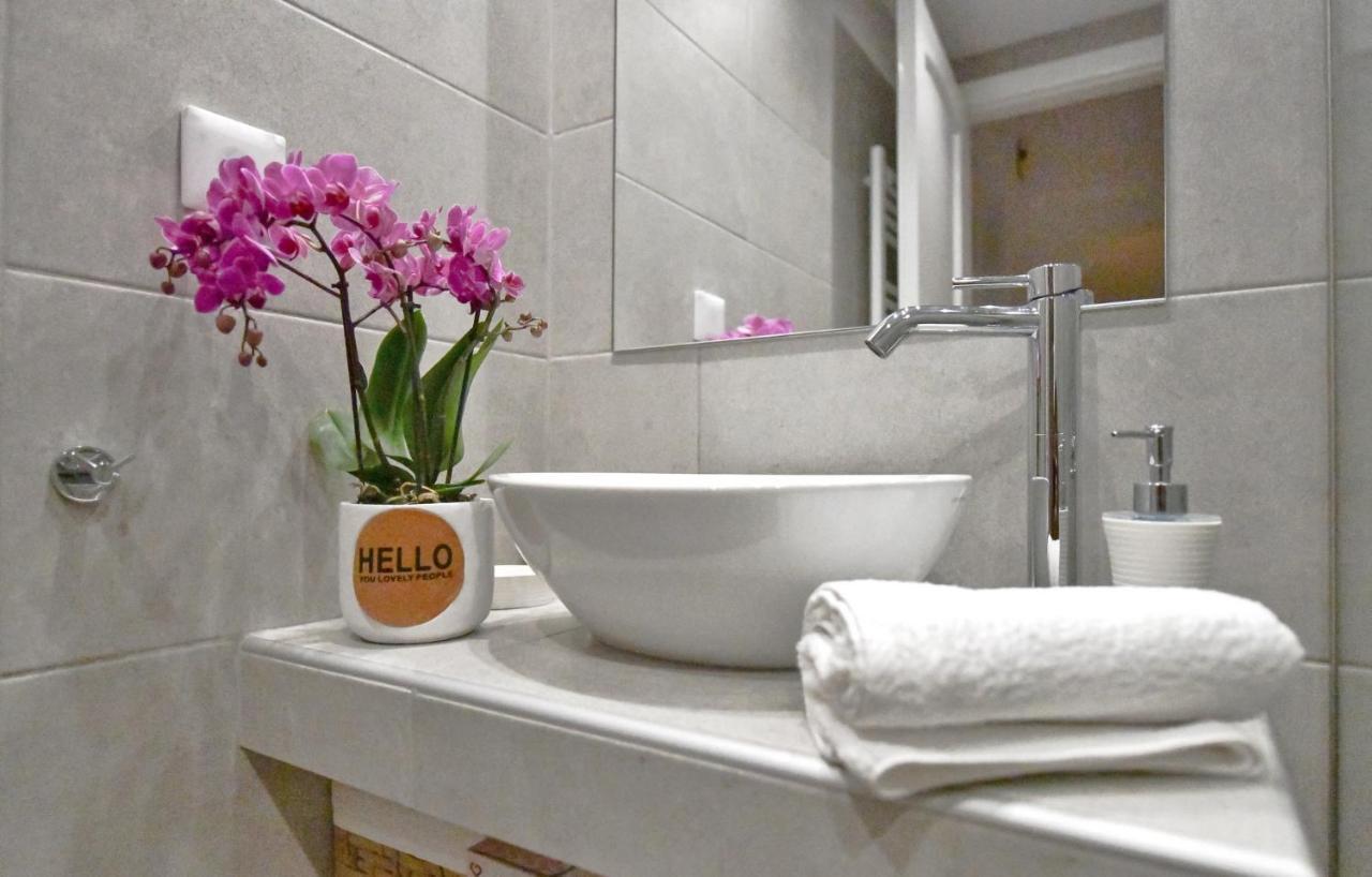 Amazing 2 Bedroom Apartment Overlooking The Marina Of Vourkárion Exteriör bild