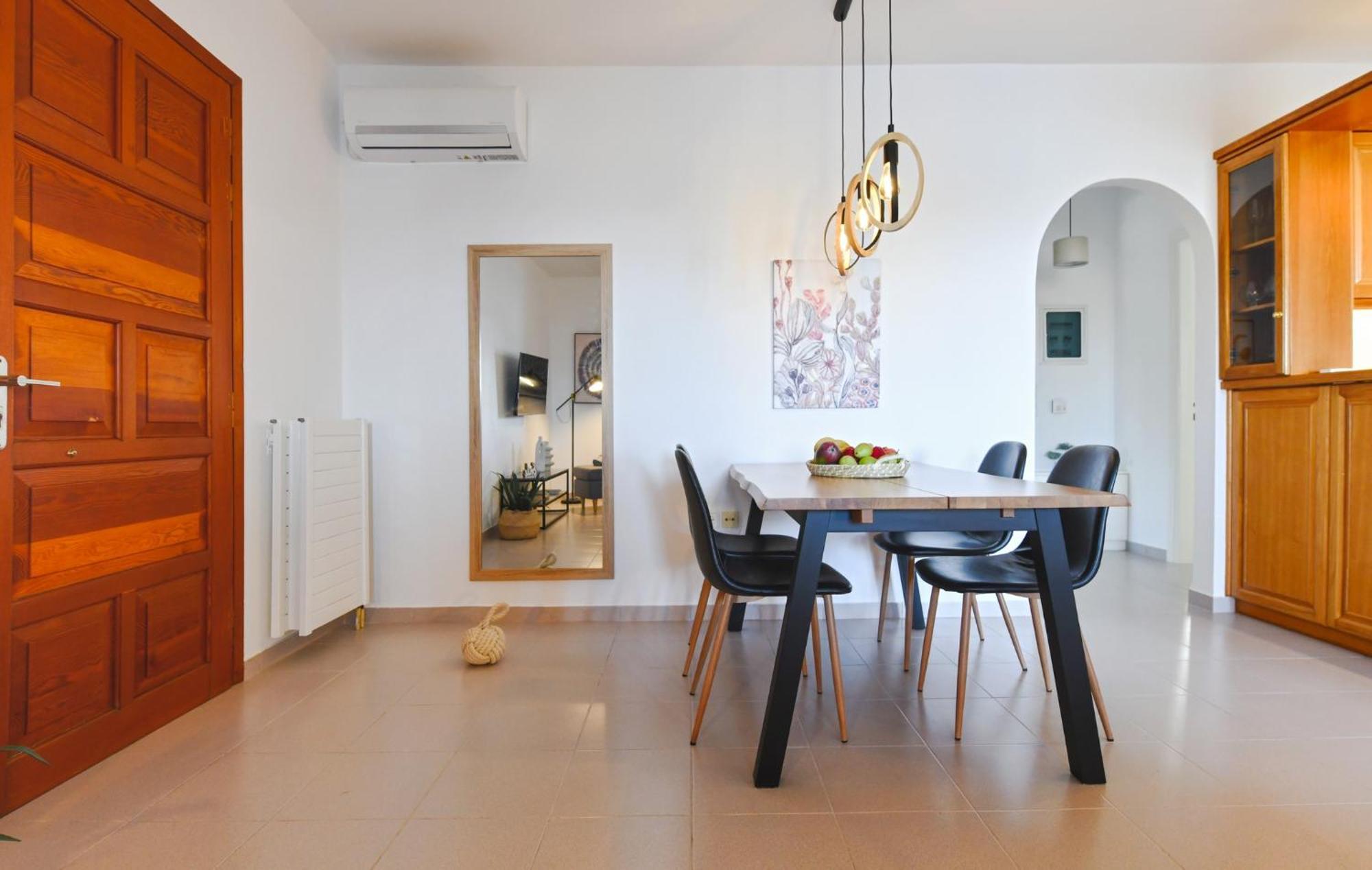 Amazing 2 Bedroom Apartment Overlooking The Marina Of Vourkárion Exteriör bild