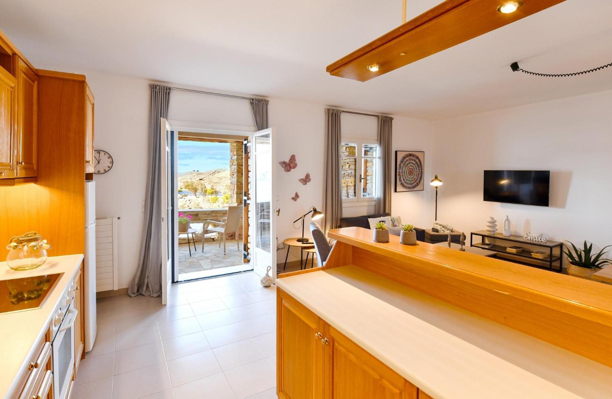 Amazing 2 Bedroom Apartment Overlooking The Marina Of Vourkárion Exteriör bild