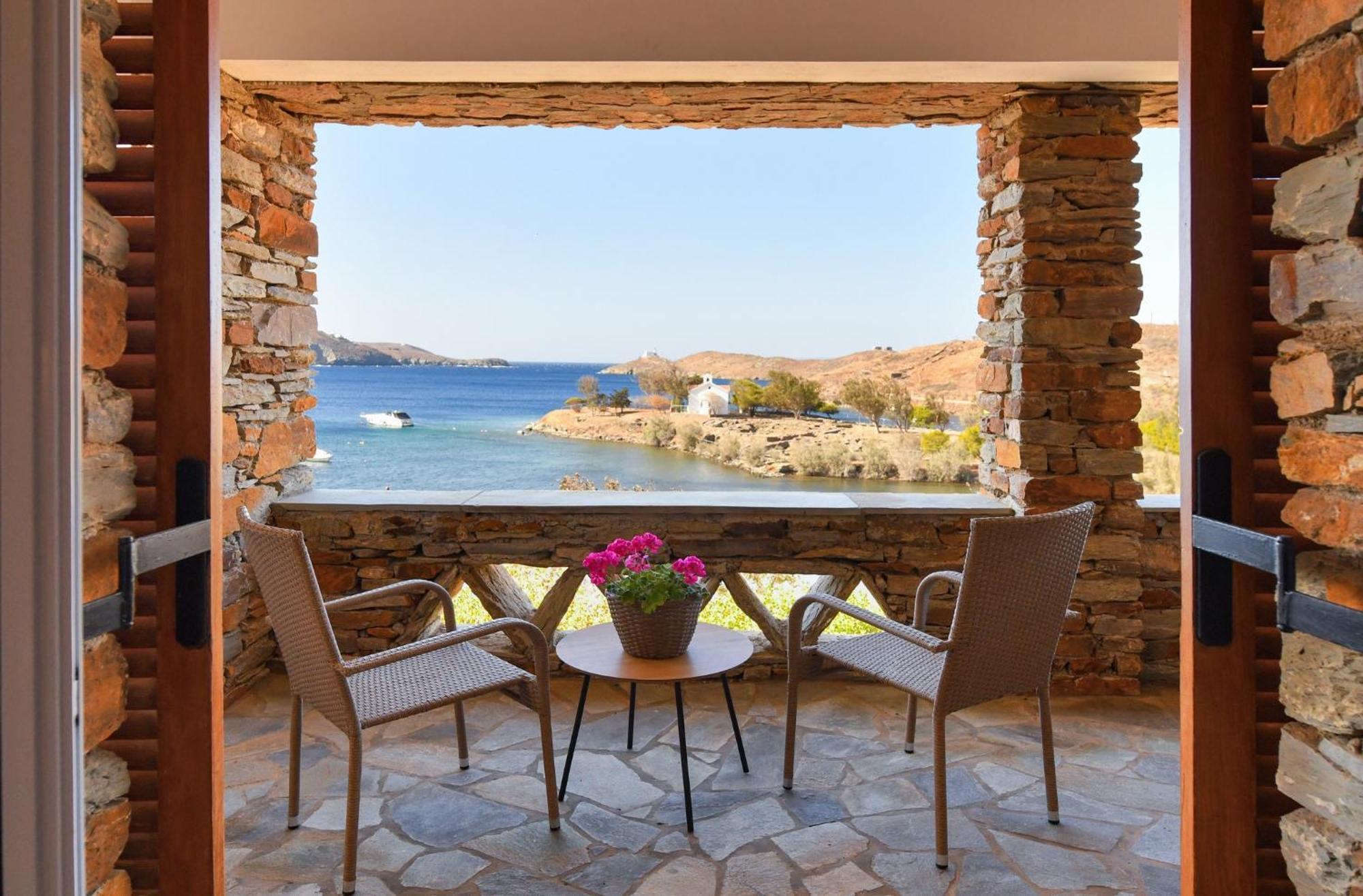 Amazing 2 Bedroom Apartment Overlooking The Marina Of Vourkárion Exteriör bild