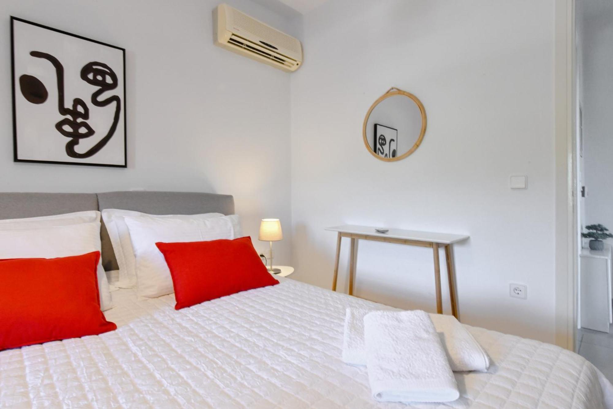 Amazing 2 Bedroom Apartment Overlooking The Marina Of Vourkárion Exteriör bild