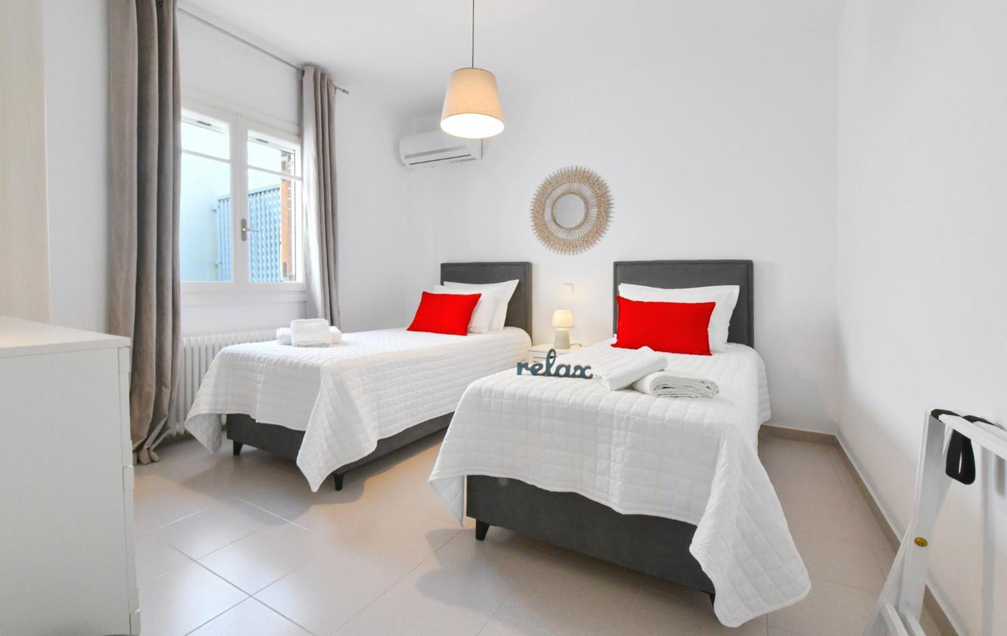 Amazing 2 Bedroom Apartment Overlooking The Marina Of Vourkárion Exteriör bild